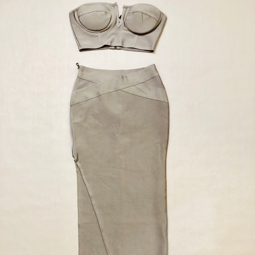 Nude thread icy silver zip skirt set.
